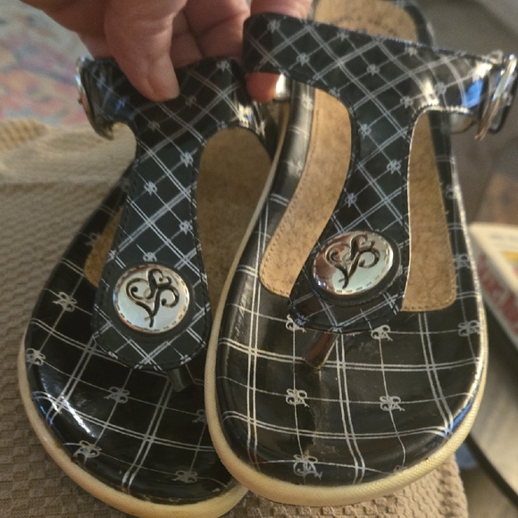 Southpole Sandals Size 8 - Picture 3 of 4